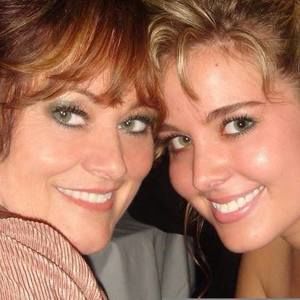 Meet your Posher, Mona